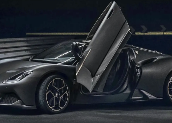 Midnight Majesty: The MC20 Notte Edition Unveils Dark Elegance