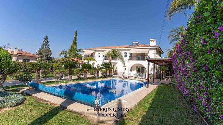 Grandeur Redefined: Luxurious 5-Bedroom Villa with Sea Views in Limassol