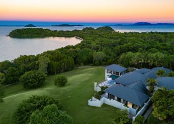 Villa BE: A Secluded Tropical Estate by the Great Barrier Reef Heads to Auction