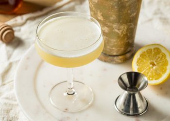 The HoneyBee Cocktail: A SirDavis Whisky Ensemble