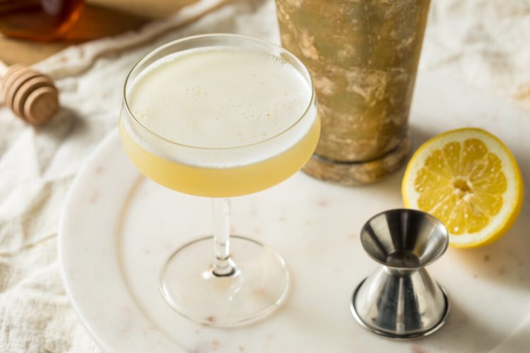 The HoneyBee Cocktail: A SirDavis Whisky Ensemble