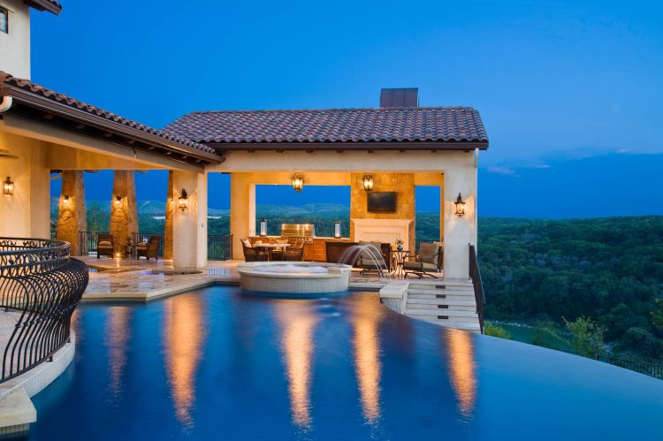Breathtaking Villas: Exploring the Pinnacle of Luxury in Mediterranean and Caribbean Design
