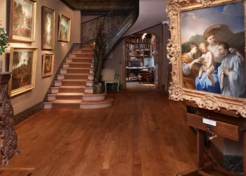 What Luxury Collectibles Can Become a Symbol of Your Wealth Growth