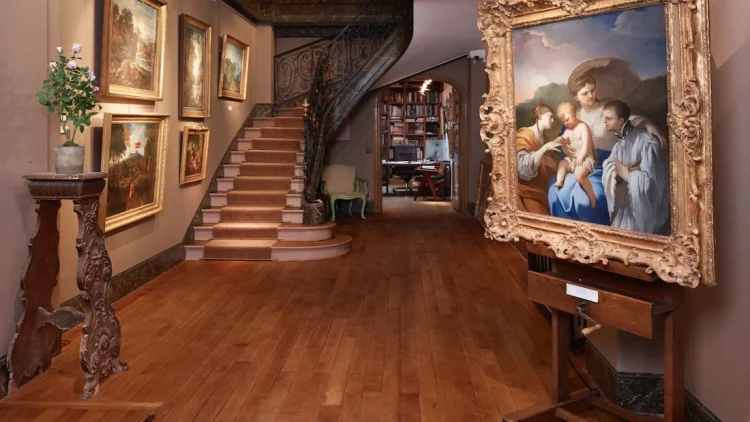 What Luxury Collectibles Can Become a Symbol of Your Wealth Growth