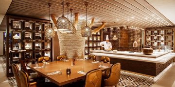 High-End Dining Experience: How Do Chefs Balance Creativity and Luxurious Ingredients?