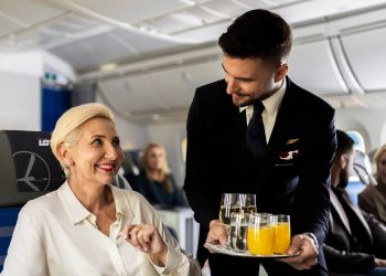 Why Are More and More Food Enthusiasts Choosing Aerial Dining Experiences?