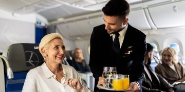 Why Are More and More Food Enthusiasts Choosing Aerial Dining Experiences?